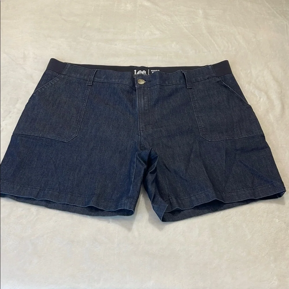 LEE REG FIT BERMUDA MIDRISE Women's Denim Shorts - SIZE 40 INCH WAIST